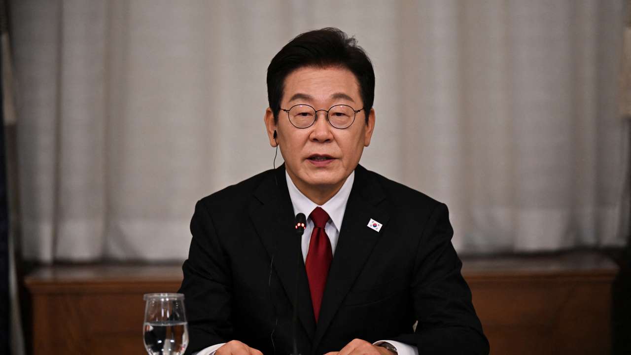 FLE PHOTO: South Korean President Lee Jae Myung speaks during a South Korea-U.S. business roundtable at The Willard Hotel in Washington