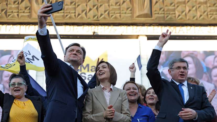 Moldovan incumbent President Maia Sandu holds a campaign rally in Chisinau