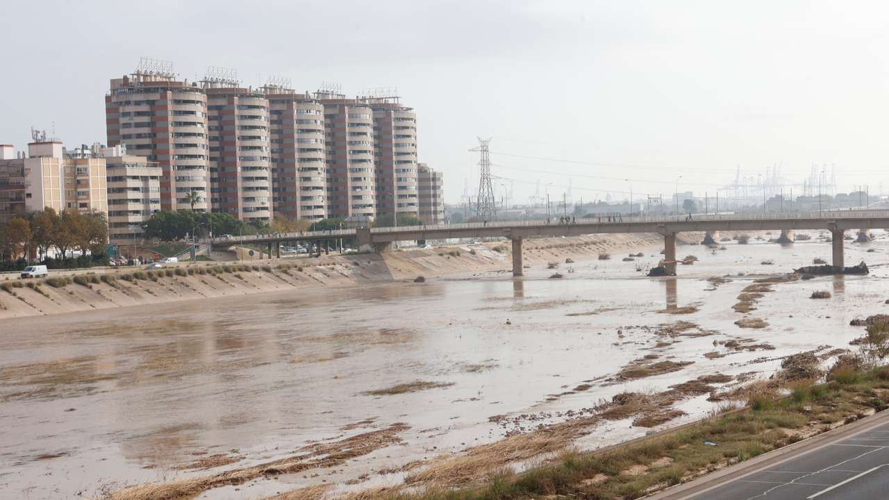 People walk on one of the bridges over the new Turia riverbed that connects Valencia with the towns in the south of the metropolitan area in Valencia