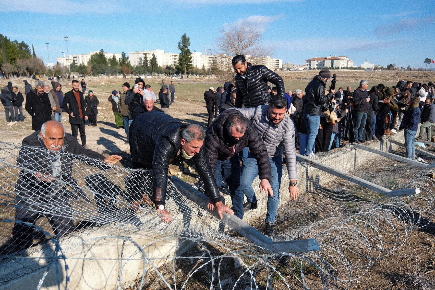 Turkey's pro-Kurdish demonstrators clash with riot police in Nusaybin as they march to the border zone with the Kurdish-controlled northeastern Syrian city of Qamishli