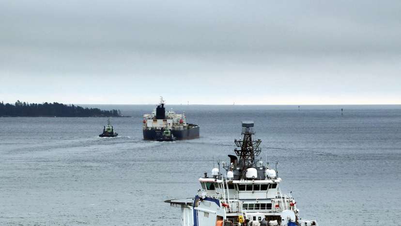 Finnish Border Guard's ship Turva escorts Cook Islands-registered oil tanker Eagle S to sea