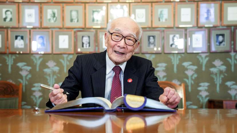 Terumi Tanaka, Shigemitsu Tanaka and Toshiyuki Mimaki, the representatives of 2024 Nobel Peace Prize winner Nihon Hidankyo sign the guest book at the Nobel Institute in Oslo
