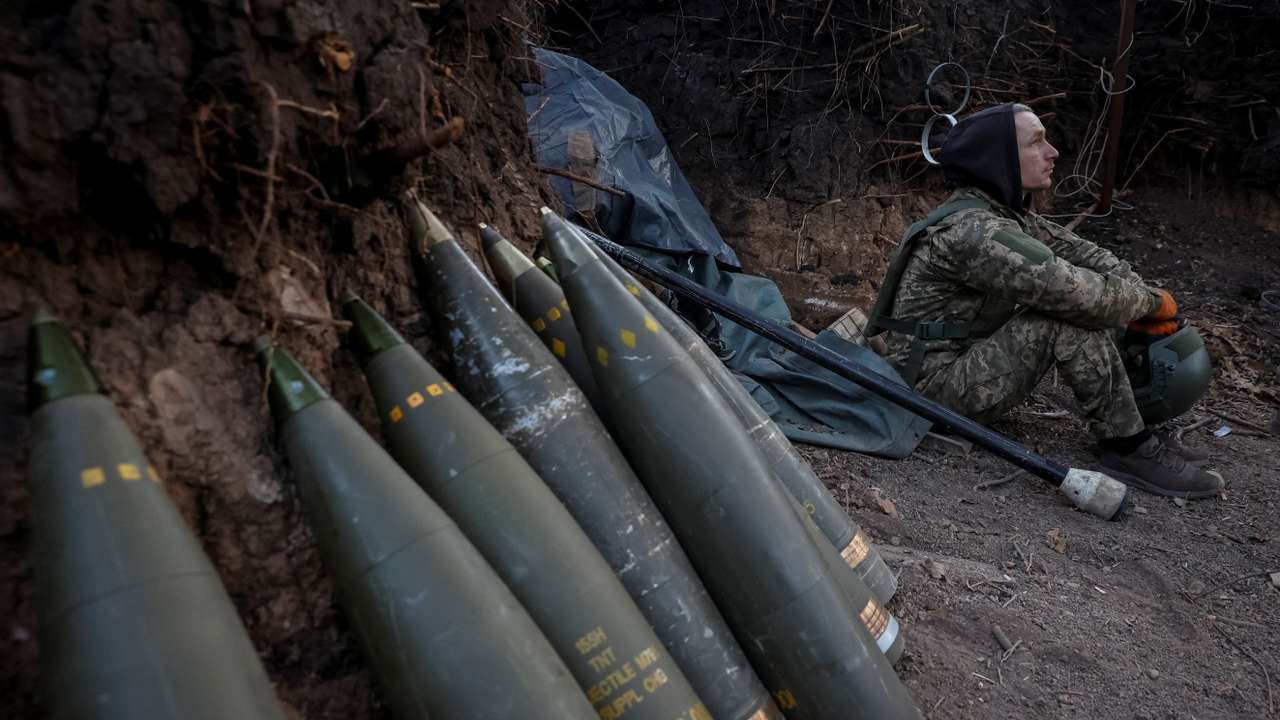 FILE PHOTO: Ukrainian serviceman prepares a howitzer to fire towards Russian troops in Donetsk region