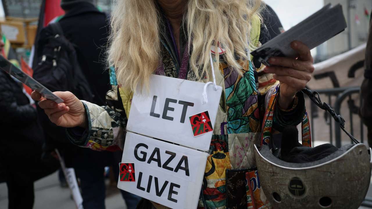 Protesters outside United Nations in response to United States defunding United Nations Relief and Works Agency for Palestine Refugees (UNRWA) in New York