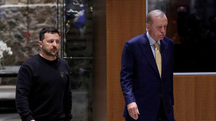 FILE PHOTO: Turkey's President Erdogan and his Ukrainian counterpart Zelenskiy arrive at a press conference in Istanbul