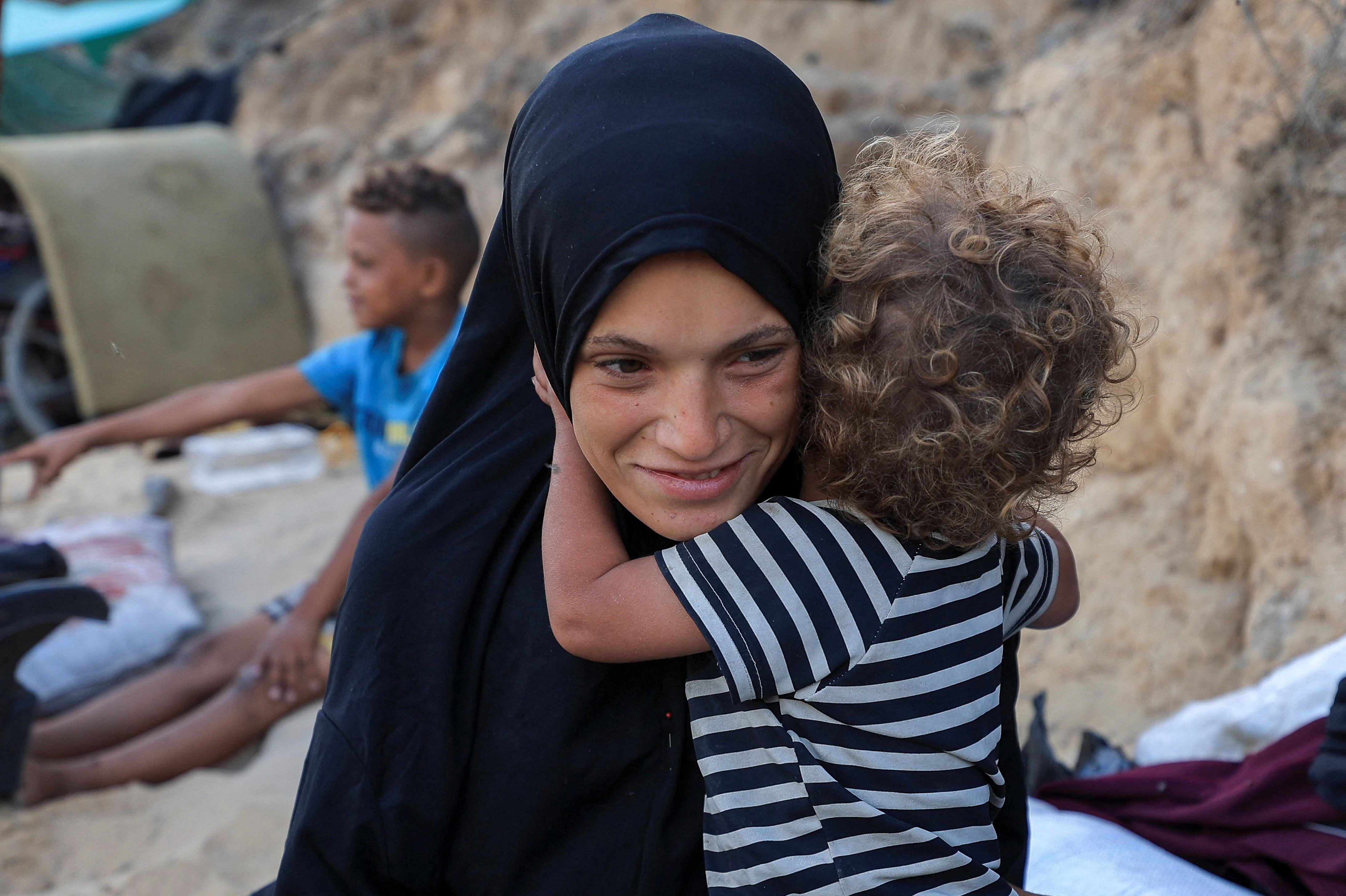 Gaza mother goes into labor while fleeing, loses newborn twins