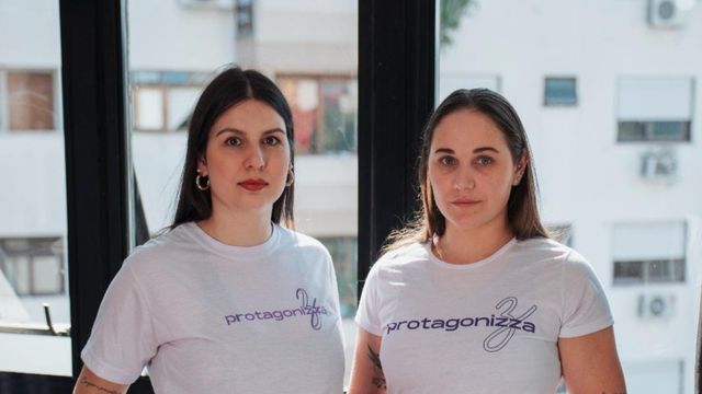 Fundada por Brenda Luiza Medina Rech e Franciéle Thaís Mundstock, a Protagonizza é uma plataforma que dá acesso a serviços voltados a mulheres em situação de violência.