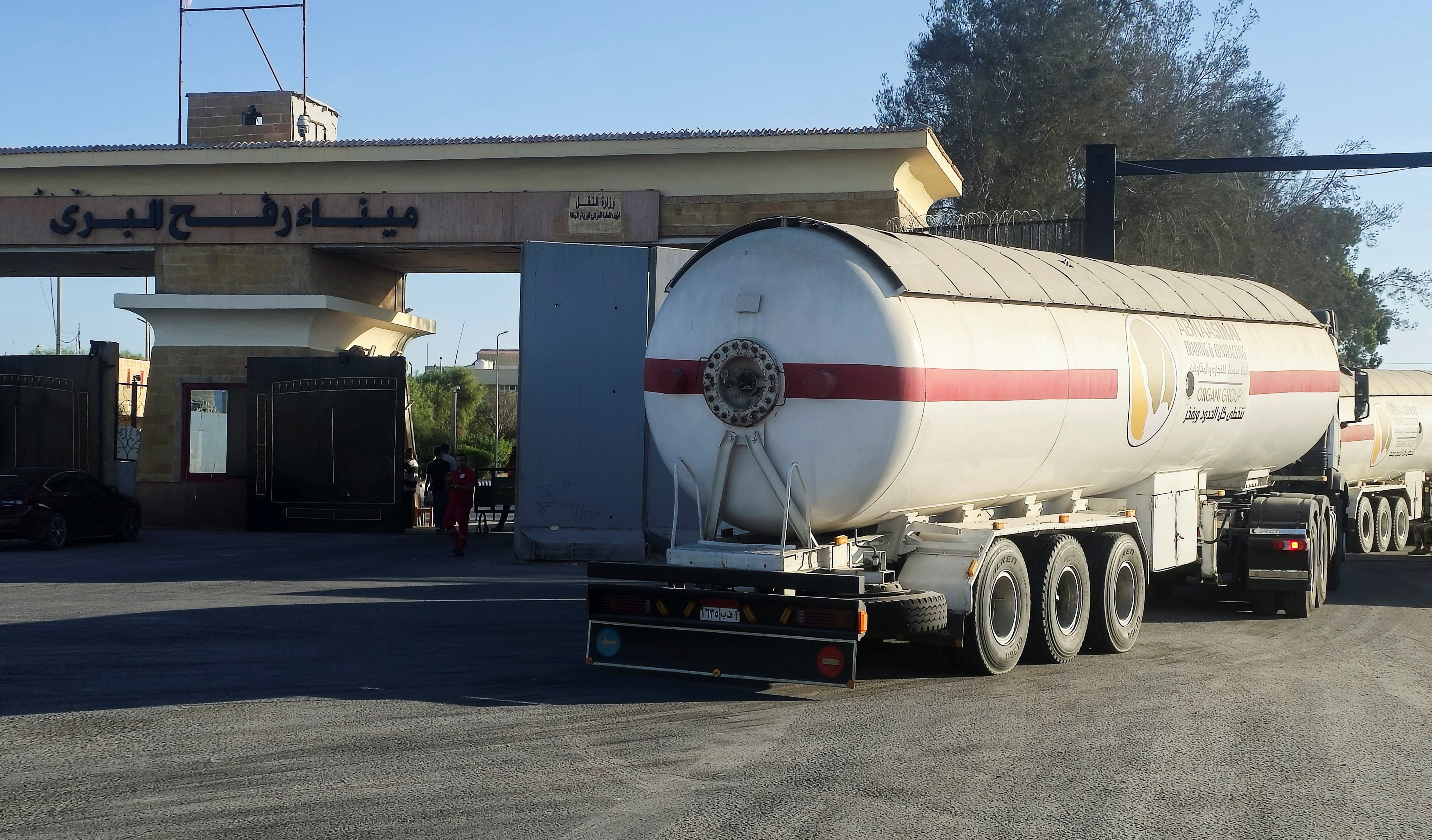 Trucks carrying humanitarian aid line up at the Rafah border on the Egypt side
