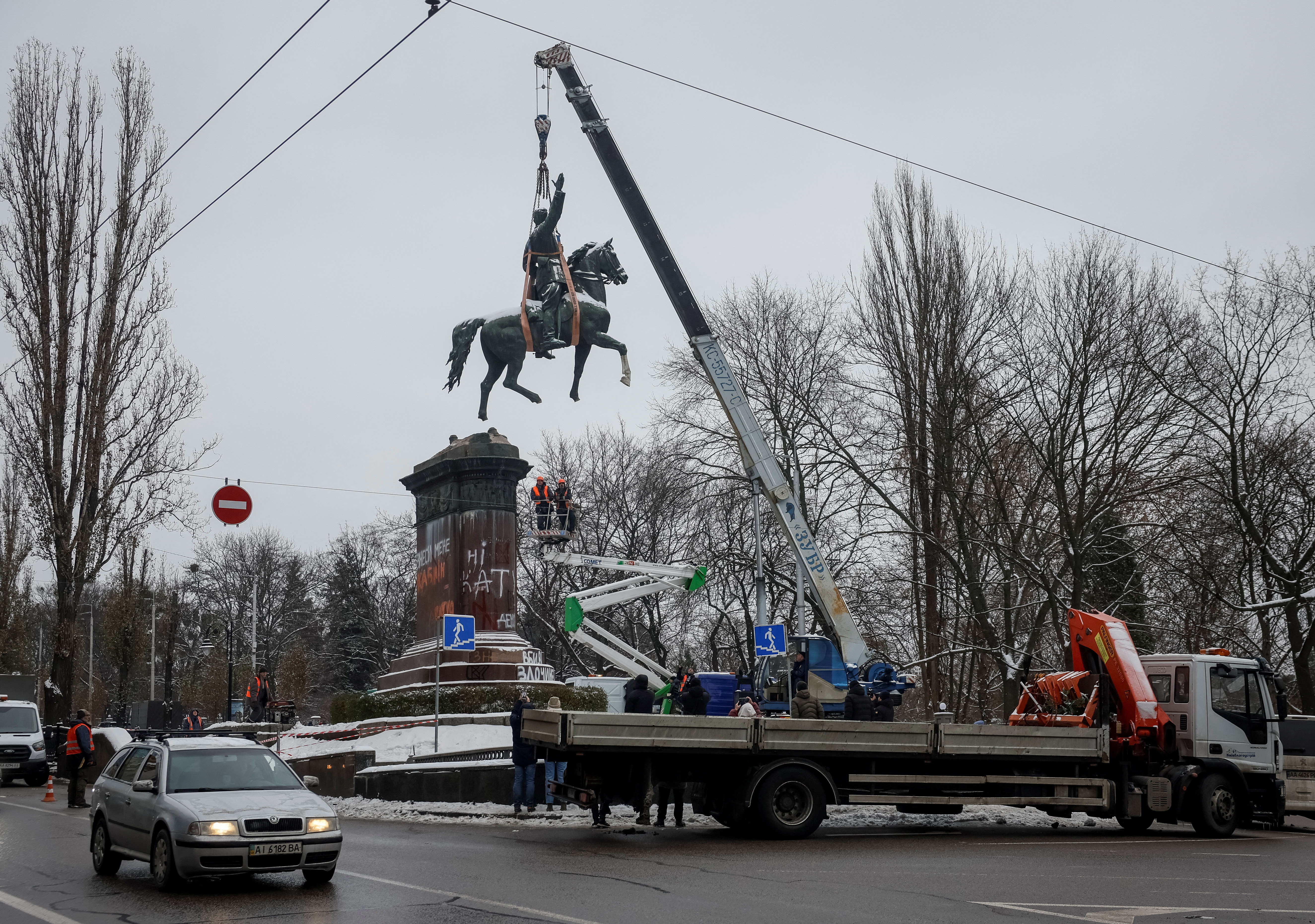 Soviet monument to Schors during its demolition in Kyiv