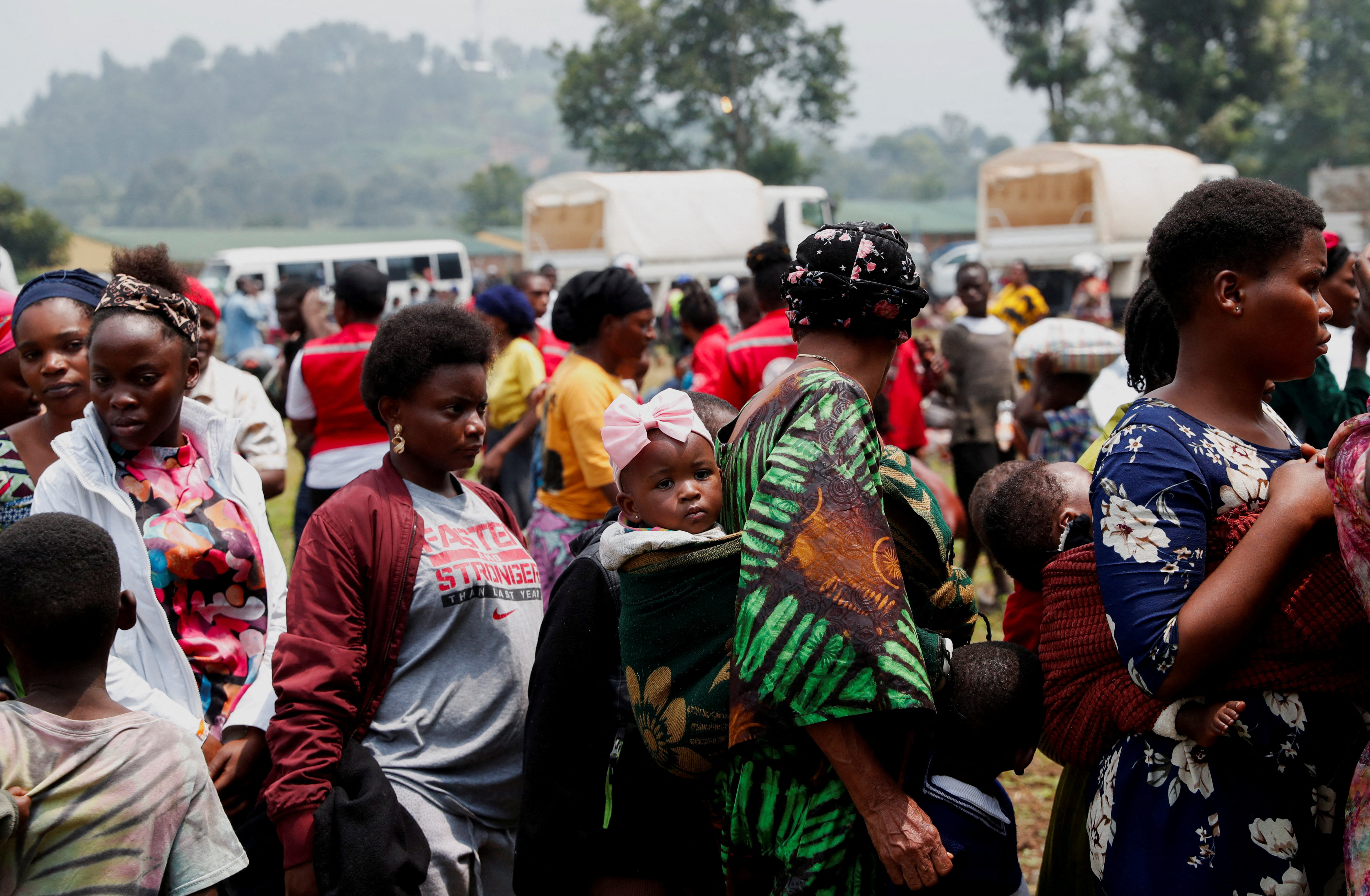 Refugees flee eastern Congo into Rwanda as fighting rages in Goma