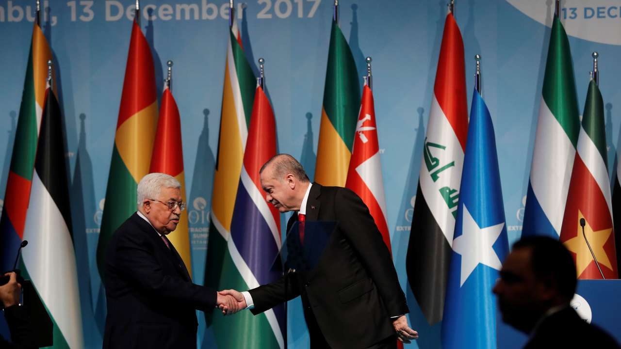 Turkish President Tayyip Erdogan and Palestinian President Mahmoud Abbas attend a news conference following the extraordinary meeting of the Organisation of Islamic Cooperation (OIC) in Istanbul