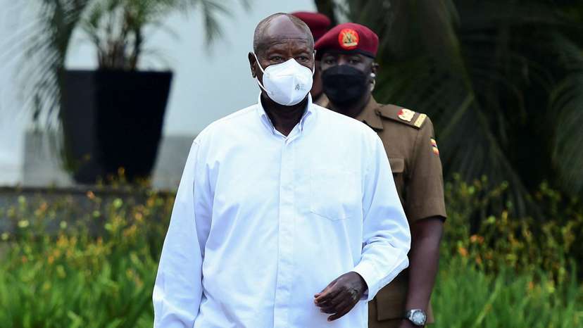 Uganda's President Yoweri Museveni arrives for the IGAD 42nd Extraordinary Session at the State House in Entebbe