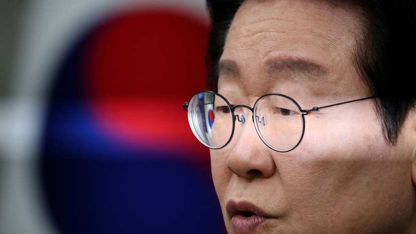FILE PHOTO: South Korea opposition leader says to go ahead with plan to impeach acting president