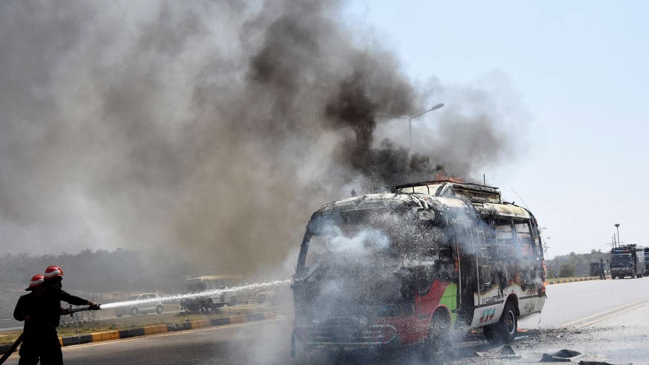 Clashes with the supporters of Pakistan's former PM Khan in Islamabad