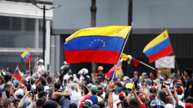 Anti-Maduro protests spread as Venezuelan opposition says he stole vote, in Caracas
