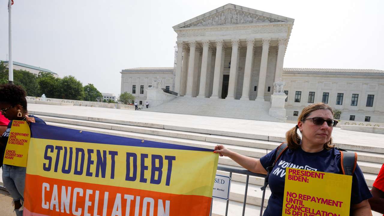 FILE PHOTO: U.S. Supreme Court rules against Biden student loan forgiveness in Washington