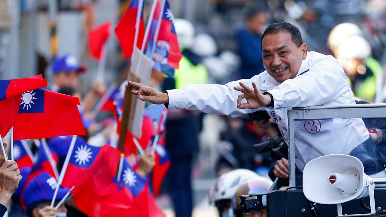 Hou Yu-ih, a candidate for Taiwan's presidency from the main opposition party Kuomintang (KMT), gestures to his supporters