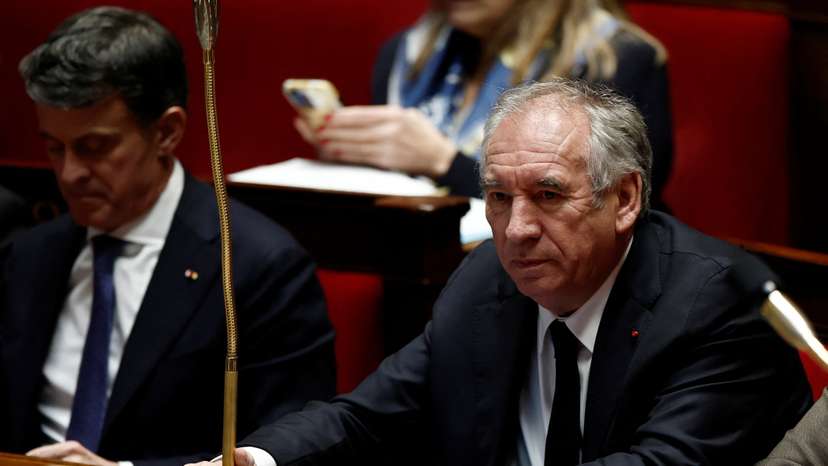 Lawmakers vote on no-confidence motion against the French government