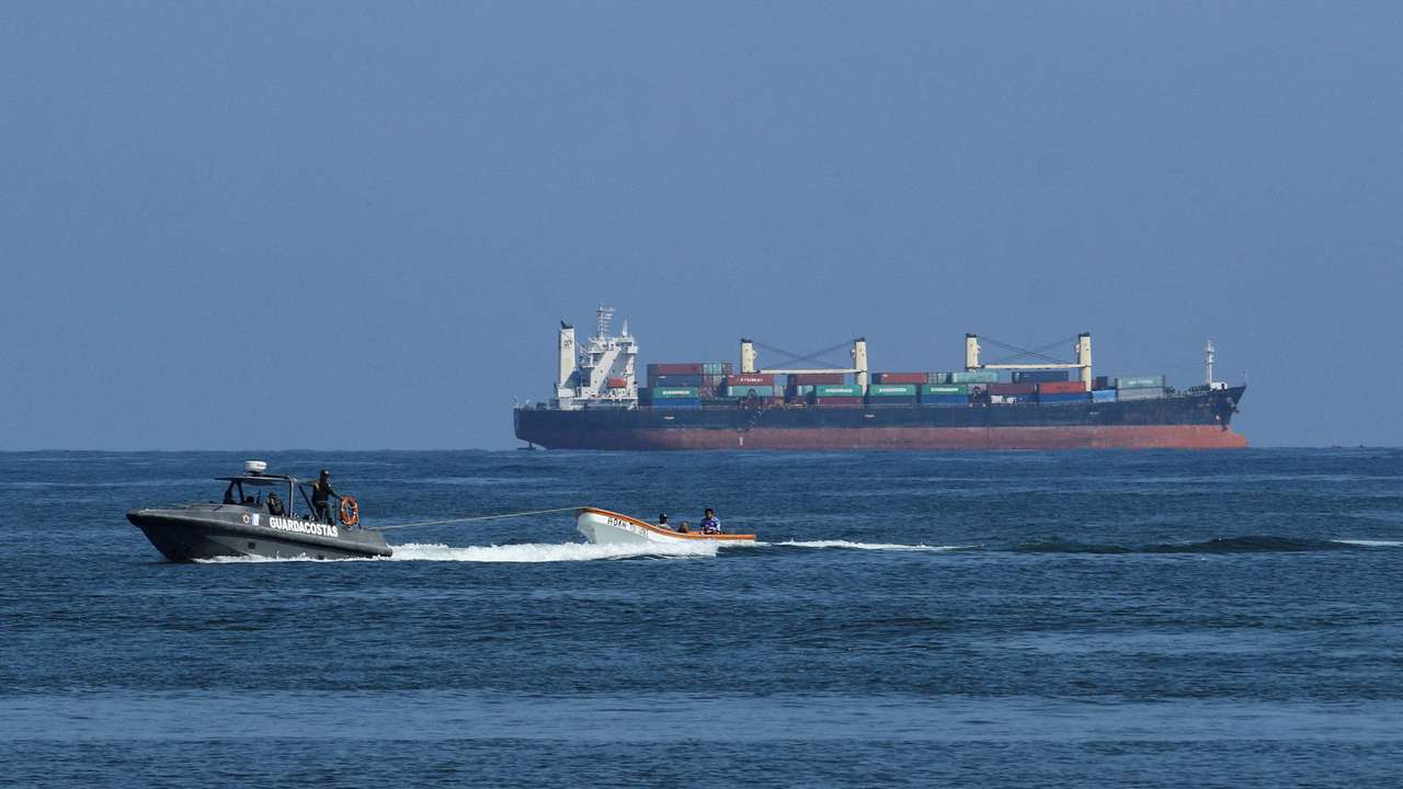 FILE PHOTO: Venezuela military, militias deploy to 'battlefronts', Maduro says