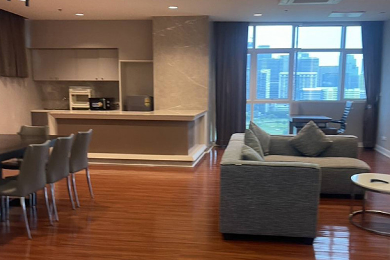 A photo of Thaksin's hospital suite.