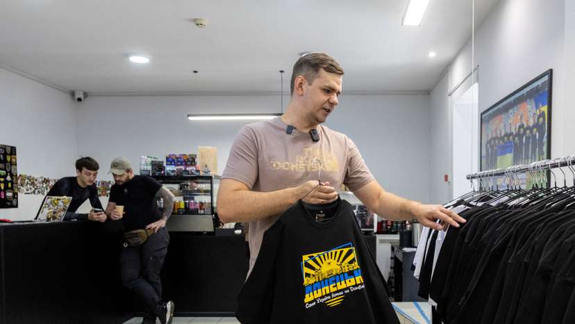 Life in Ukraine's frontline cities of Kramatorsk and Sloviansk