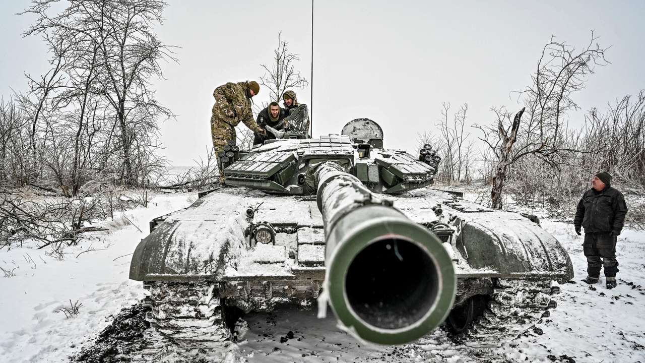 Ukrainian servicemen take part in tank drills in Zaporizhzhia region