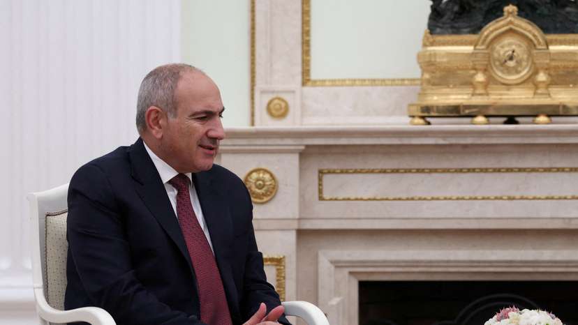 FILE PHOTO: Russia's President Putin and Armenia's Prime Minister Pashinyan meet in Moscow