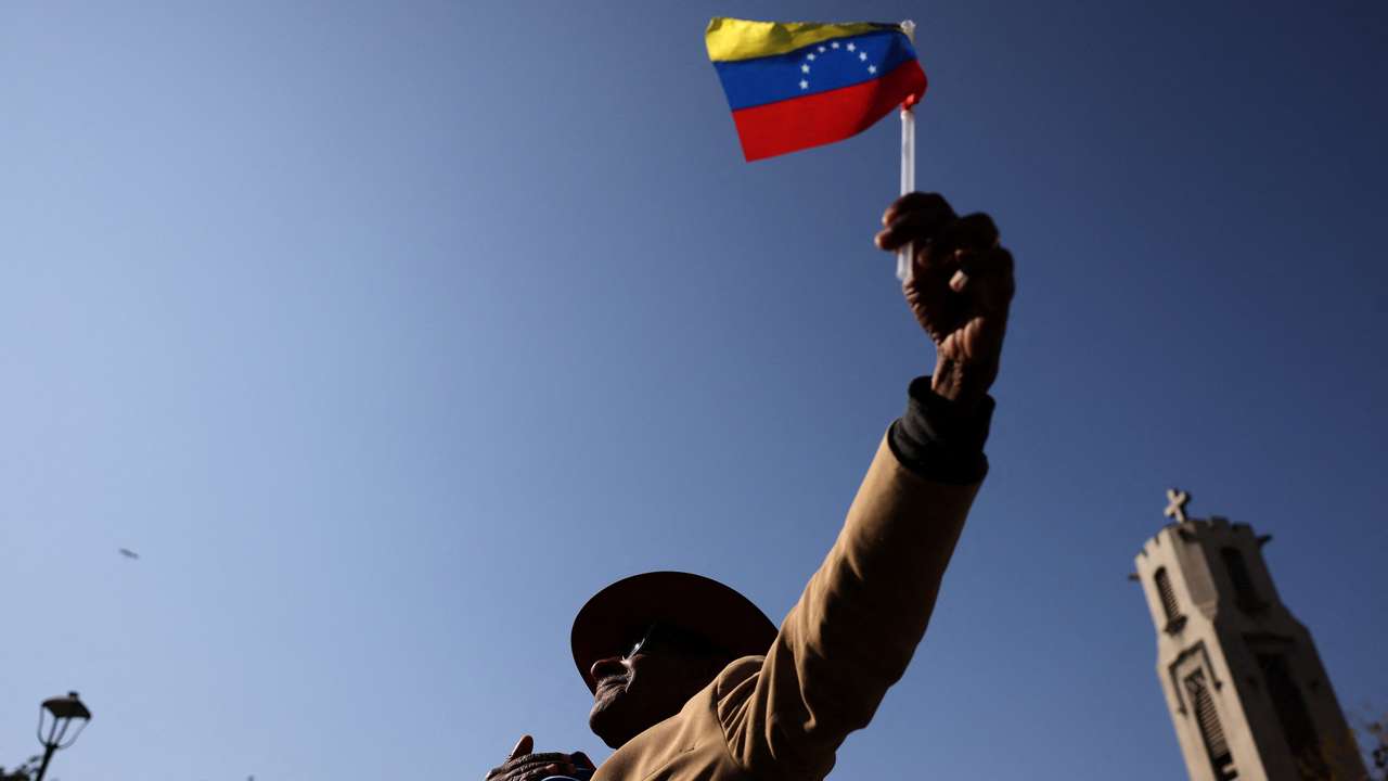 Voting during Venezuela's presidential elections, at the Venezuelan Embassy in Santiago