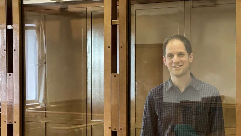 Moscow court considers extending detention of WSJ reporter
