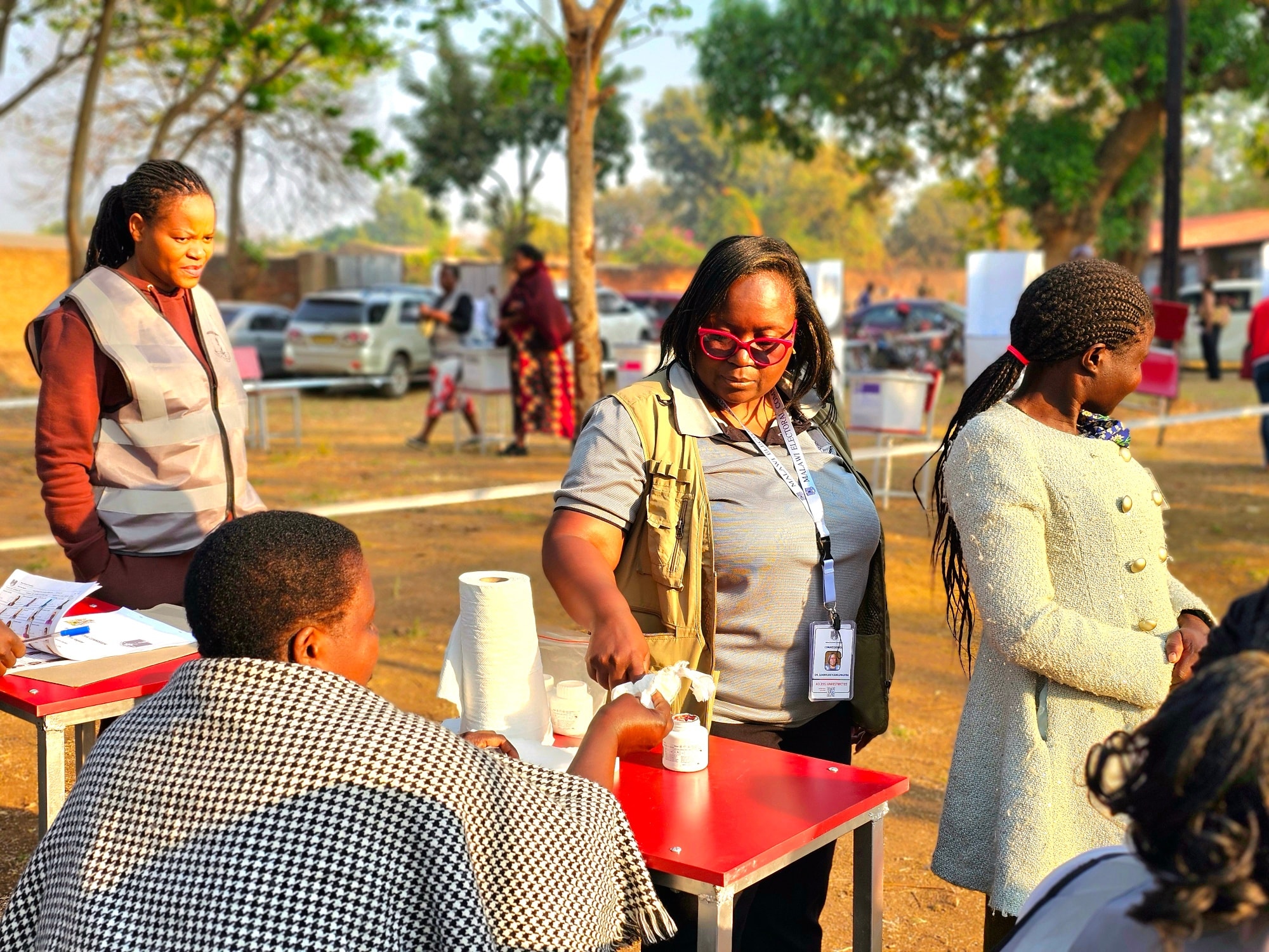 Commissioner Dr Limbikani Sara Kamlongera casts her vote at the Chigoneka centre, in Lilongwe council.