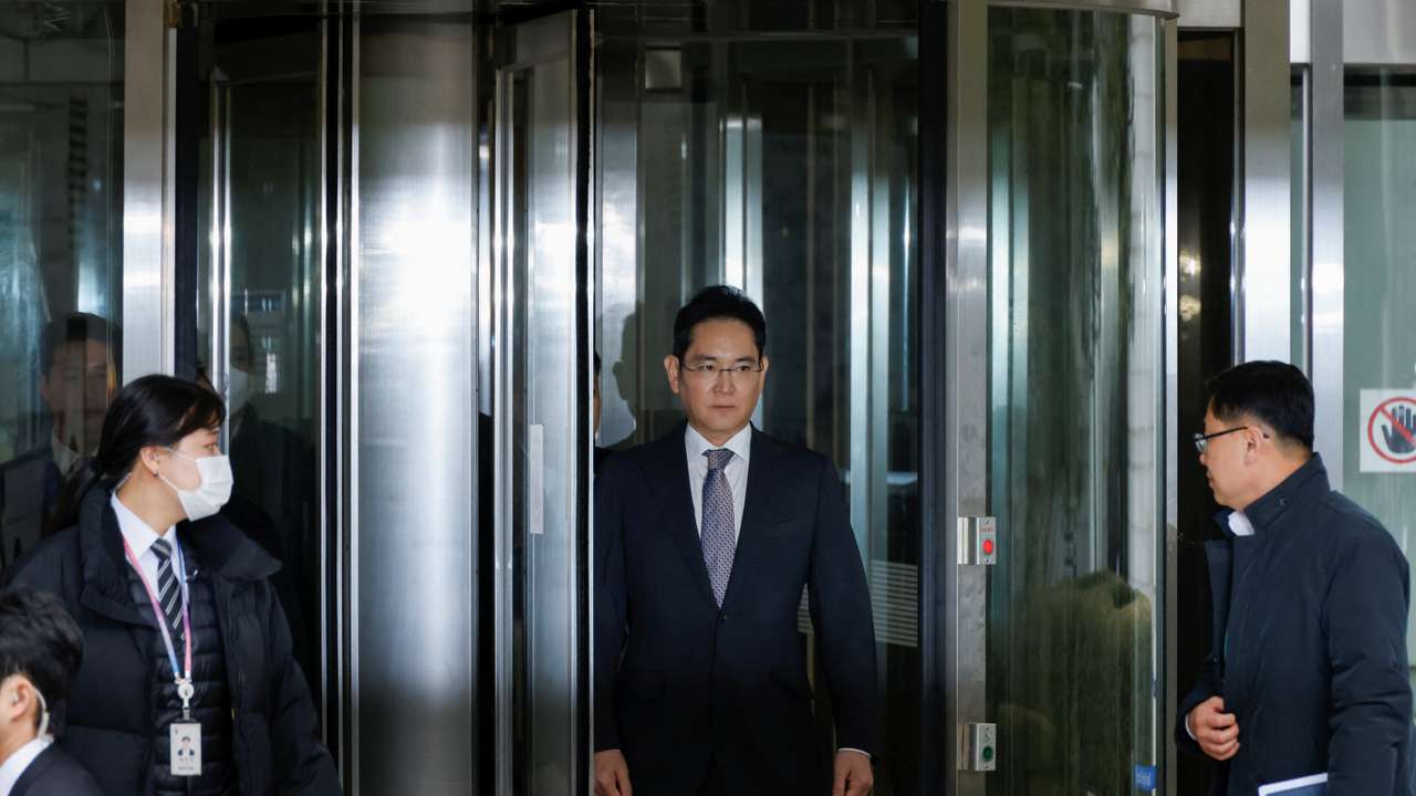 Samsung Electronics Chairman Jay Y. Lee leaves at a court in Seoul