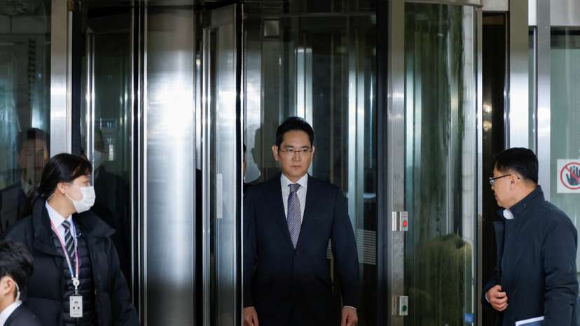 Samsung Electronics Chairman Jay Y. Lee leaves at a court in Seoul