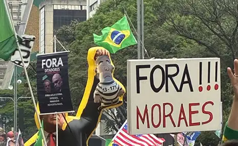 Brazil’s right-wing protesters rally against Moraes in São Paulo
