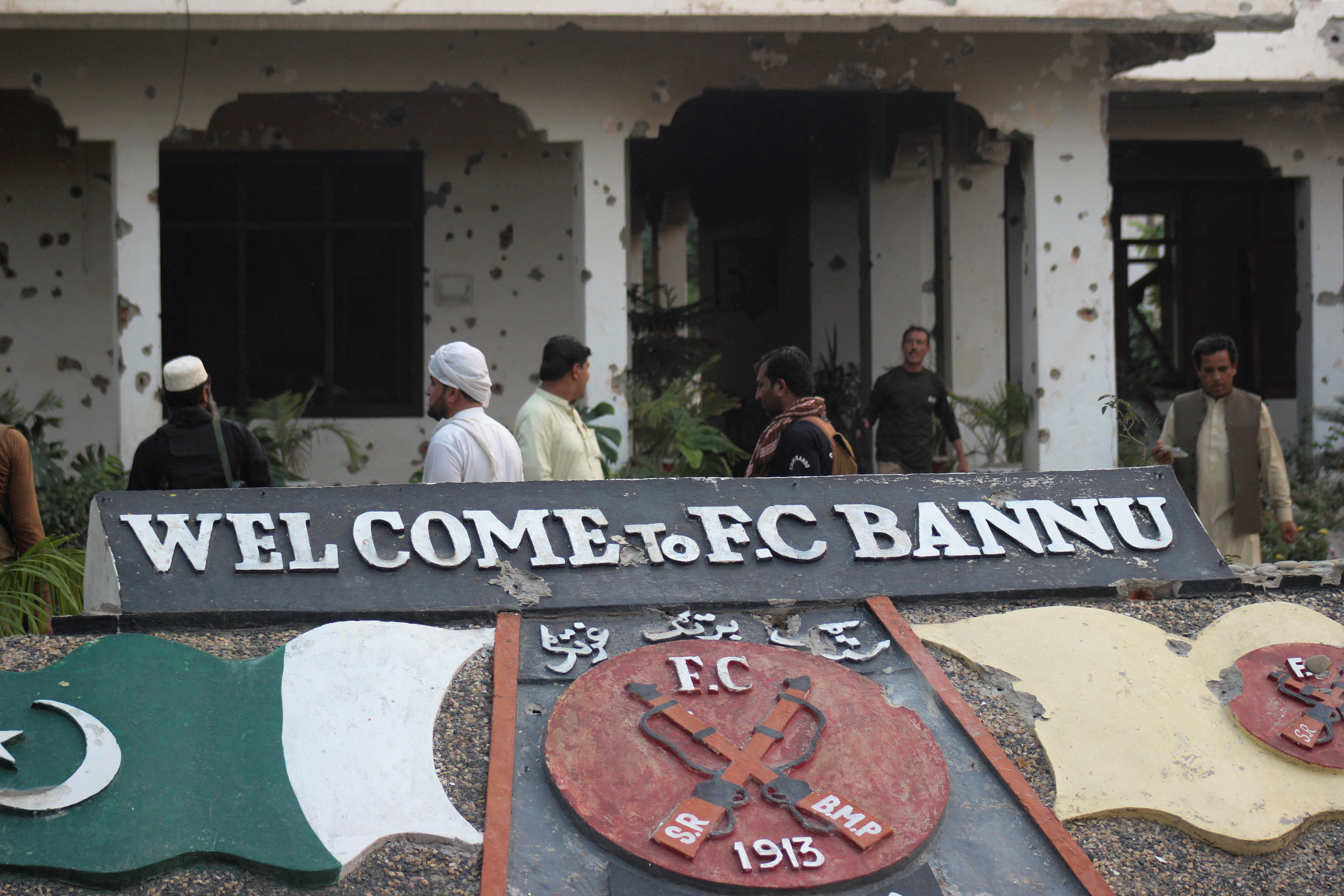 Militant attack targets Frontier Constabulary headquarters in Bannu