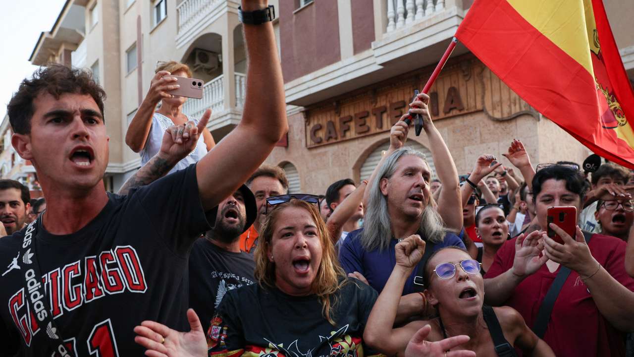 Anti-migrant unrest following attack on elderly man by unknown assailants, in Torre Pacheco