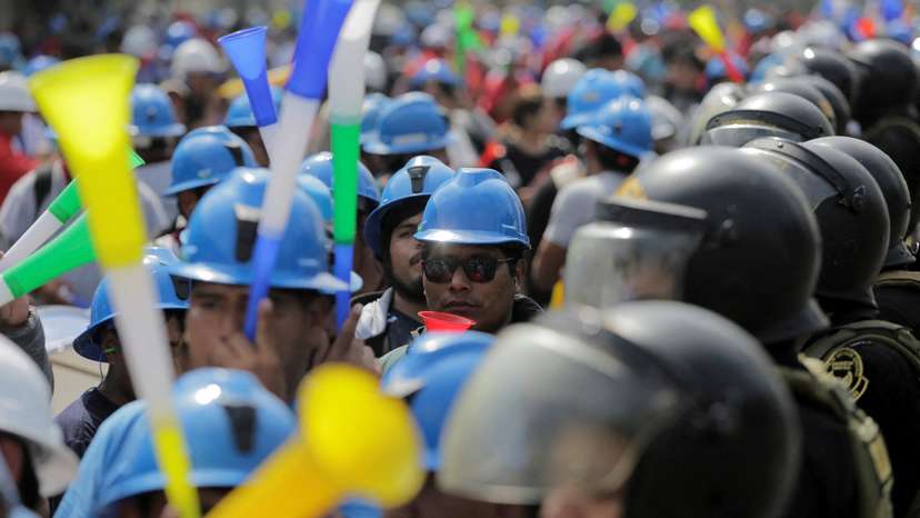 Informal miners protest in Lima to demand extension of formalization deadline
