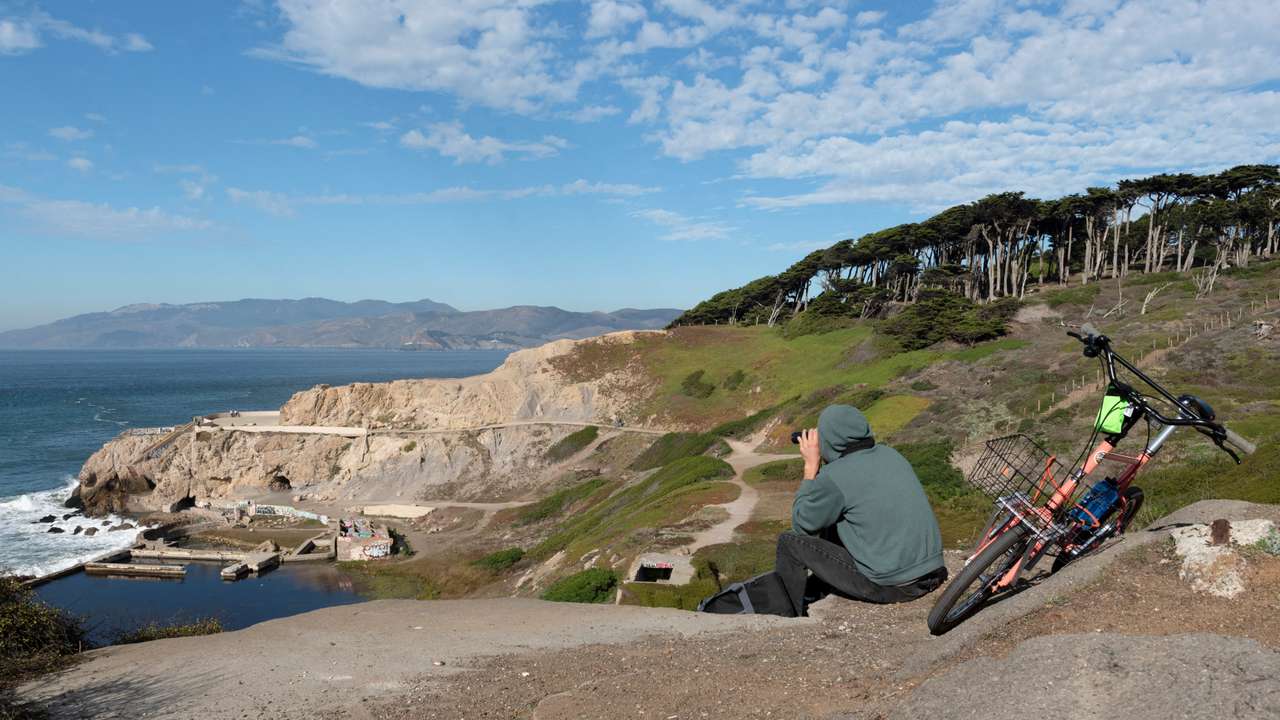 Magnitude 7 earthquake strikes off California coast