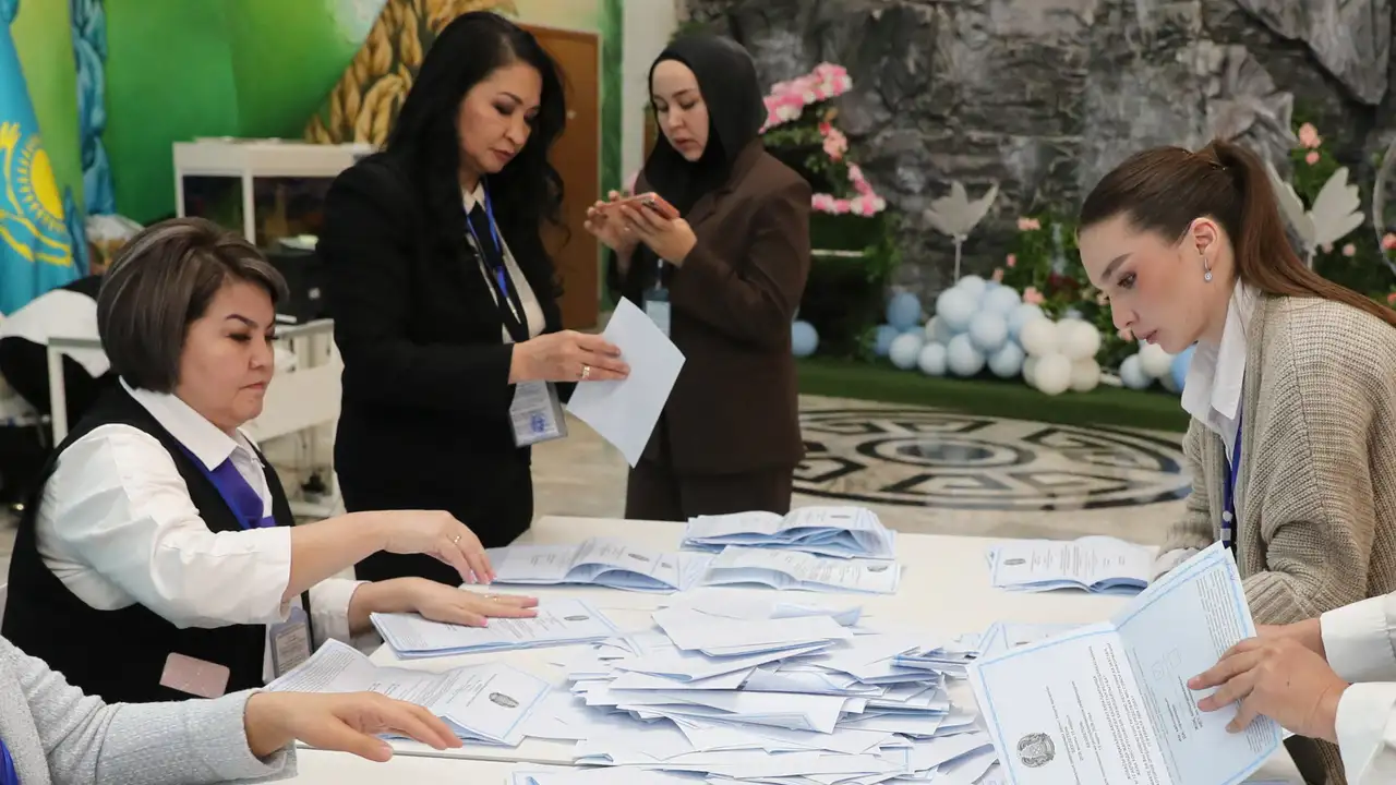 Kazakhstan votes in referendum on new constitution