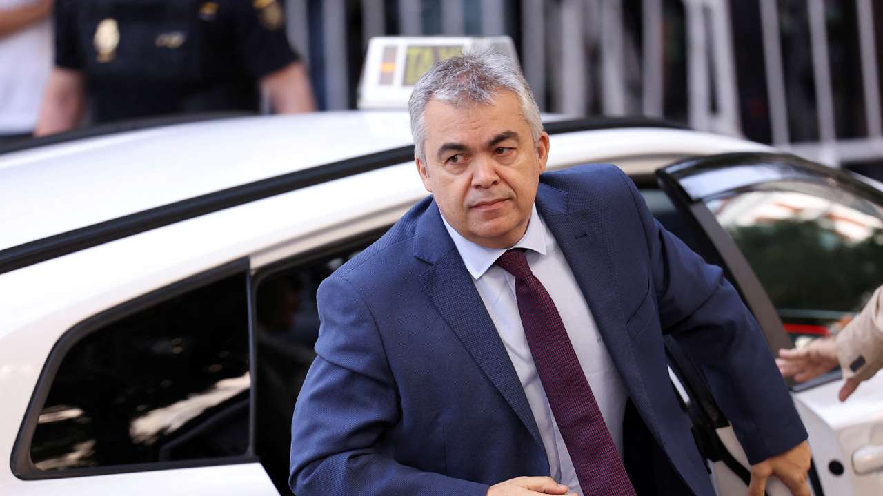 Former Spanish Socialist lawmaker testifies before court in alleged corruption case
