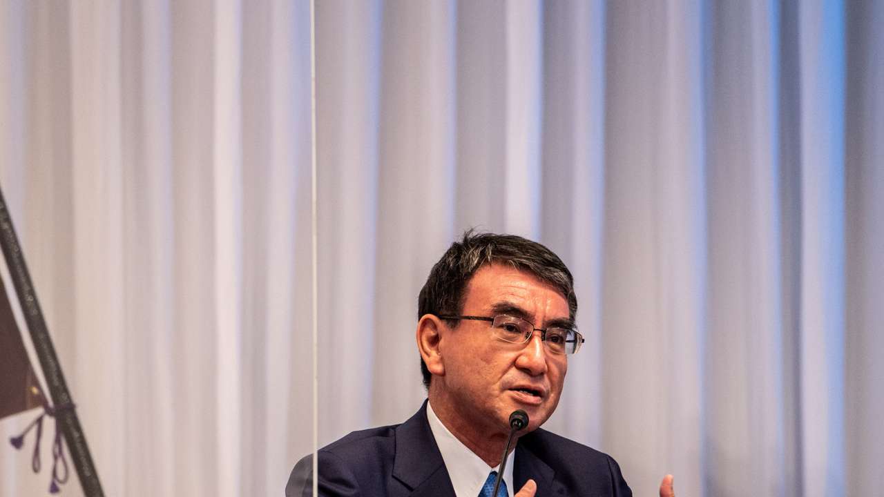 Japan LDP debate organised by younger and female members