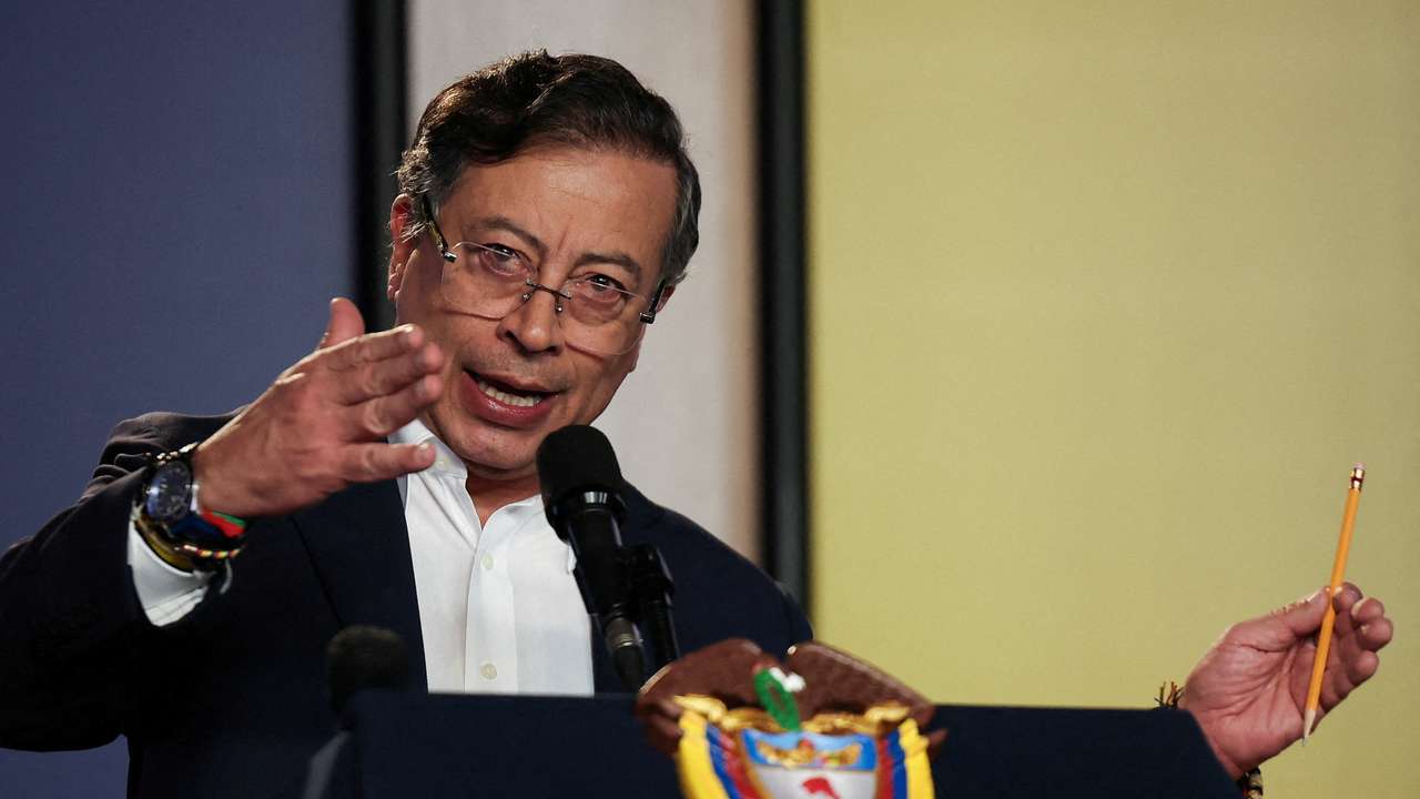 FILE PHOTO: Colombian President Gustavo Petro speaks during a press conference amid an ongoing dispute with his U.S. counterpart Donald Trump over U.S. strikes on boats in the Caribbean and tariffs, at Casa de Narino in Bogota, Colombia, October 23, 2025. REUTERS/Luisa Gonzalez/File Photo