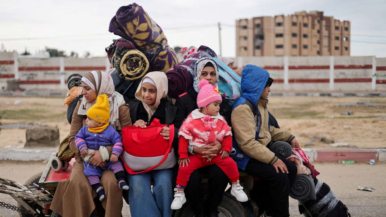 Palestinians fleeing Khan Younis, due to the Israeli ground operation, move towards Rafah