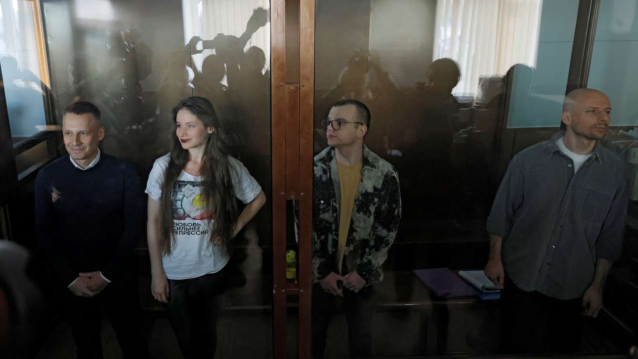 Russian journalists on trial for links to Navalny team
