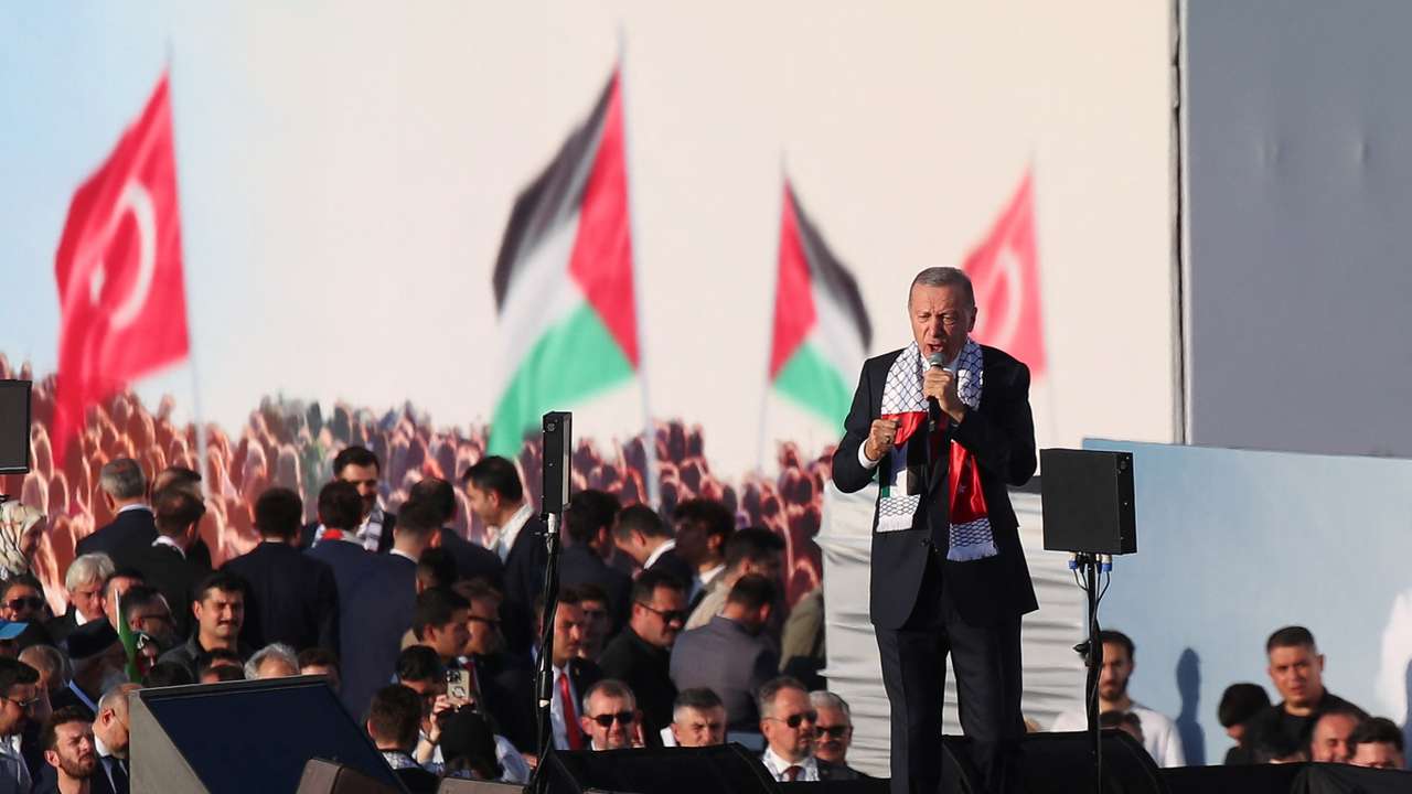 People take part in a pro-Palestine rally in Istanbul