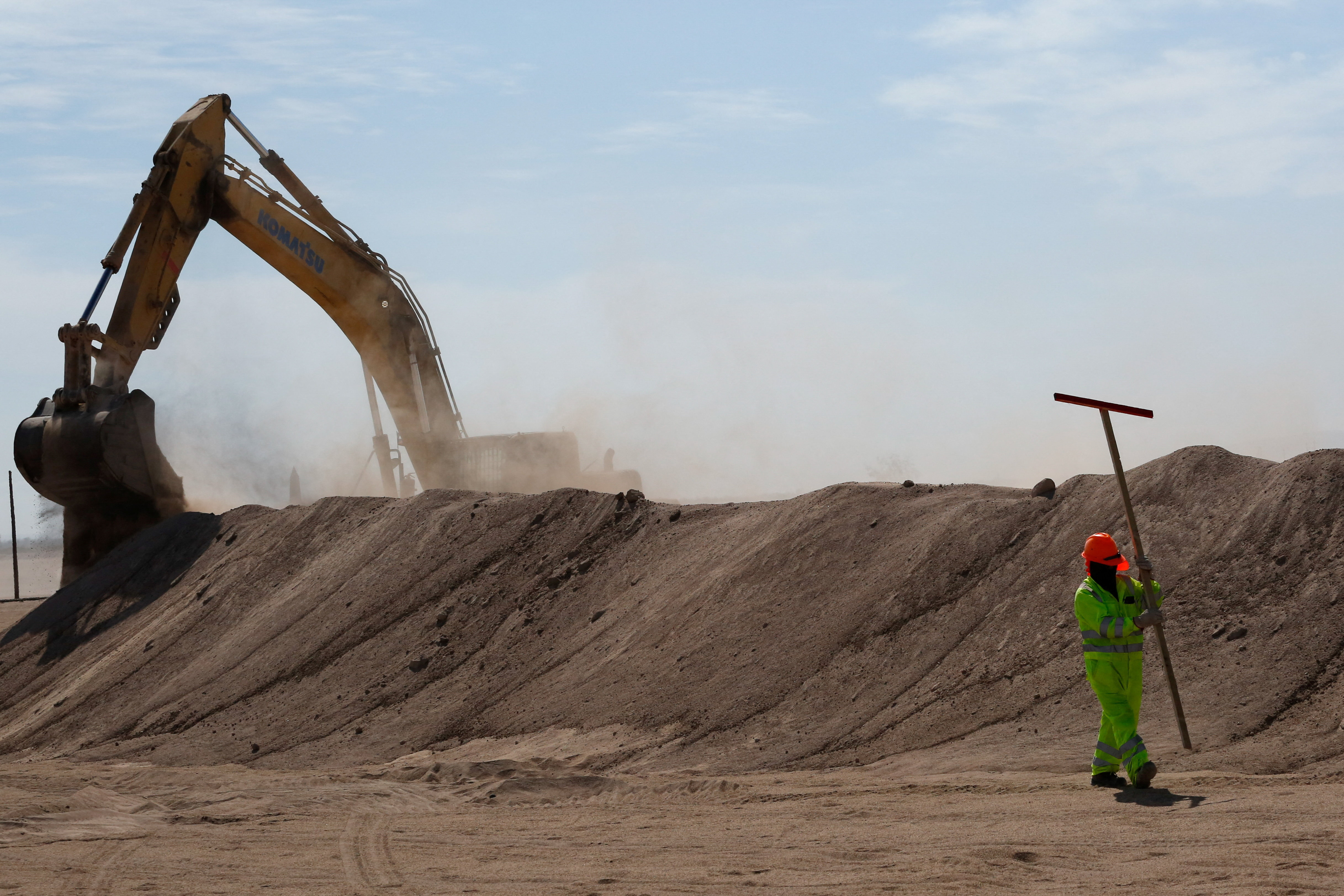 Chile's Kast unveils his "Border Shield" as machinery digs anti-migration trenches near Peru