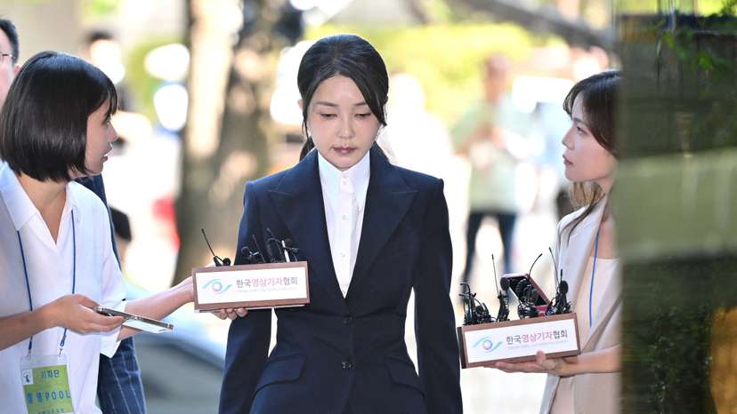 South Korea's former first lady Kim Keon Hee arrives at a court to attend a hearing to review her arrest warrant, in Seoul