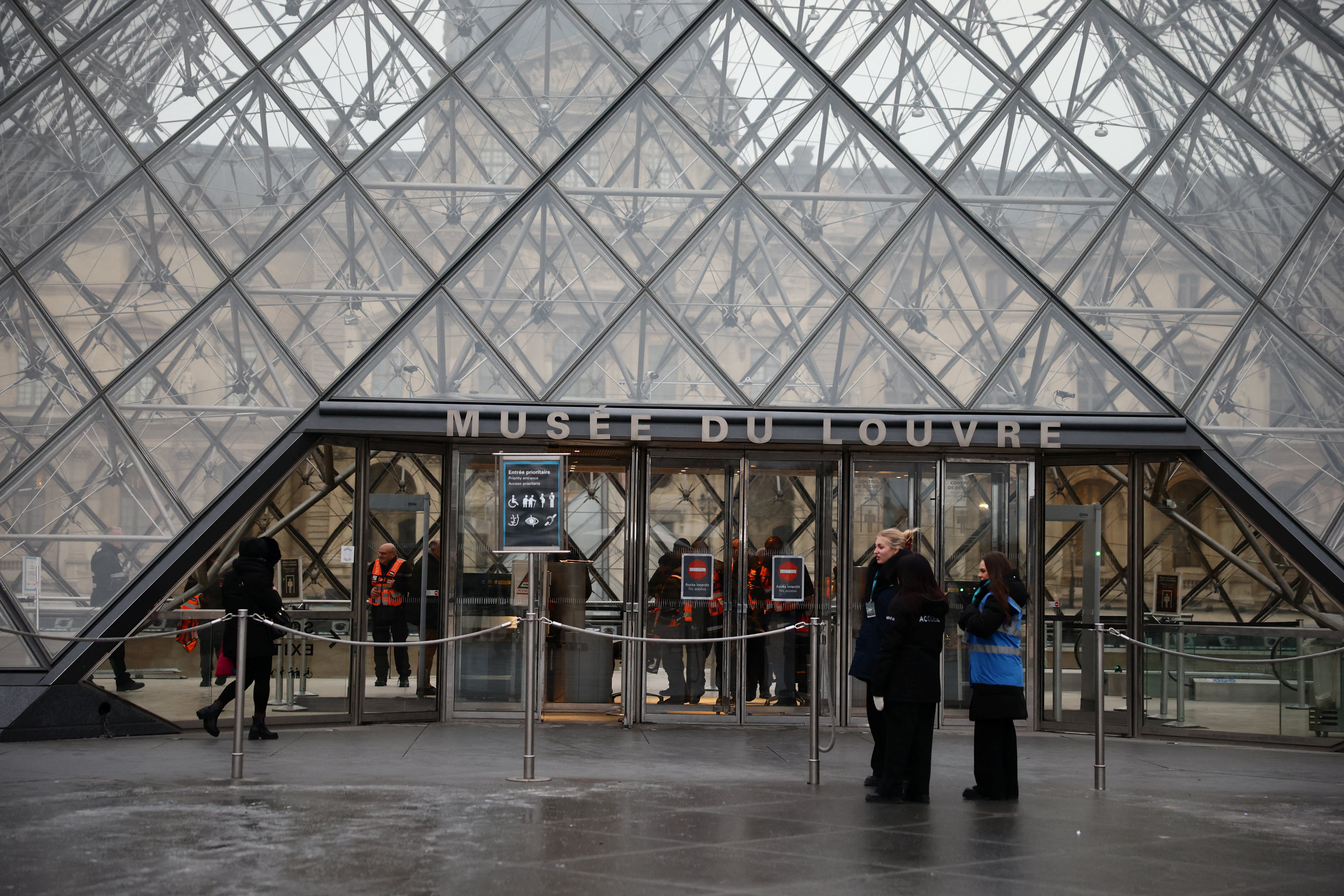 Opening at Paris Louvre museum delayed as employees discuss possible strike