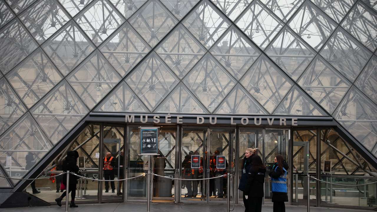 Opening at Paris Louvre museum delayed as employees discuss possible strike