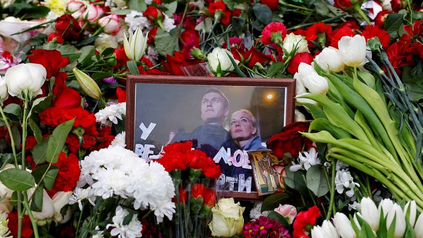 FILE PHOTO: Mourners come to grave of Russian opposition leader Alexei Navalny