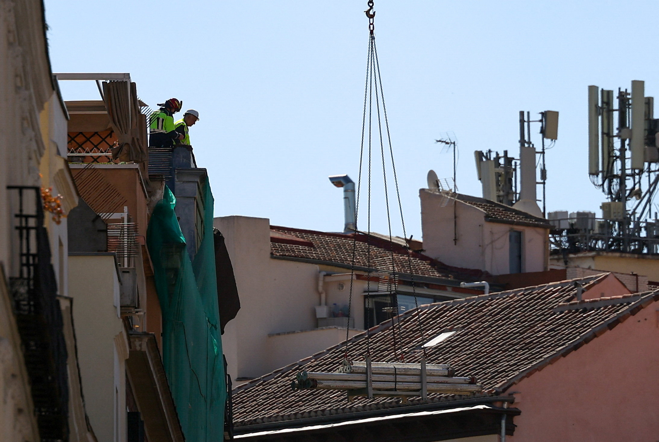 Building collapse in central Madrid